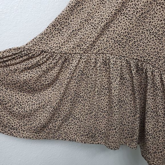 Leopard Print Peplum Top Size S - Picture 3 of 4